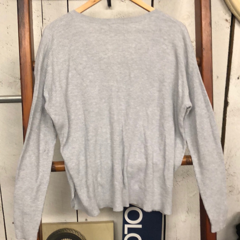 2 abound v neck lightweight sweaters - Picture 5 of 6